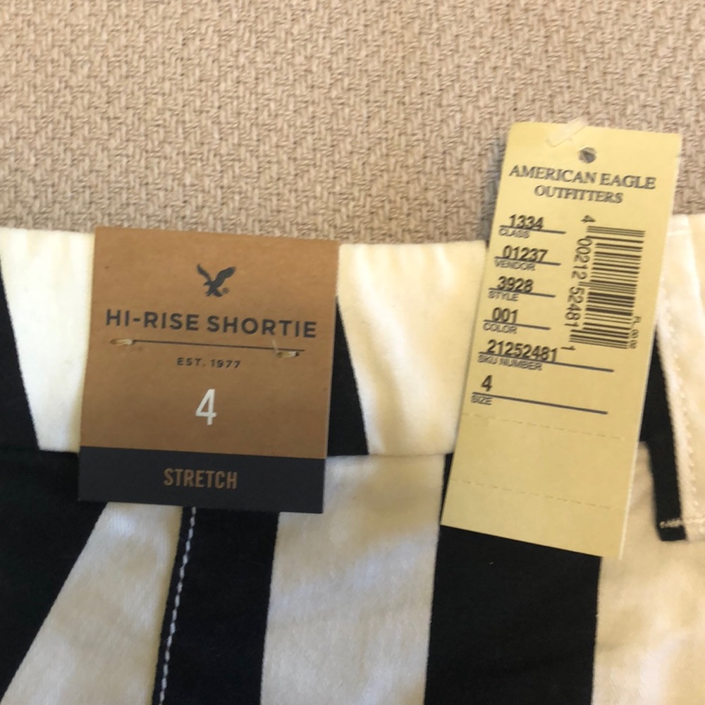 American Eagle stripped Shorts - Picture 3 of 4